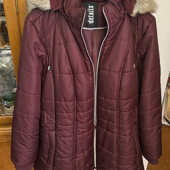 Details quilted Burgundy Hooded Winter Coat - Picture 1 of 5